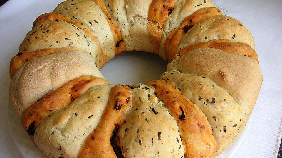 Partybrötchen - dreierlei im Kranz von Aki-Lebenslust| Chefkoch Partybrötchen - dreierlei im Kranz von Aki-Lebenslust| Chefkoch