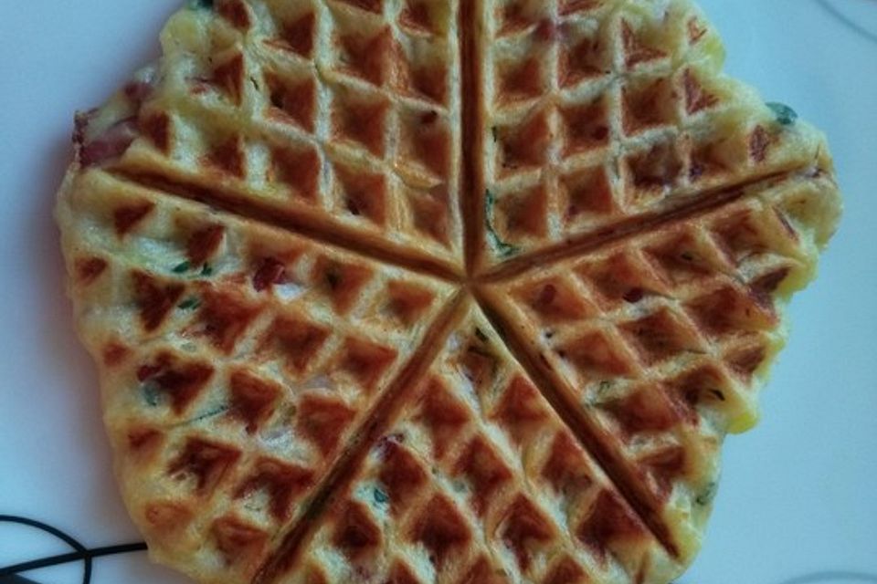 Kartoffelwaffeln mit Speck und Käse