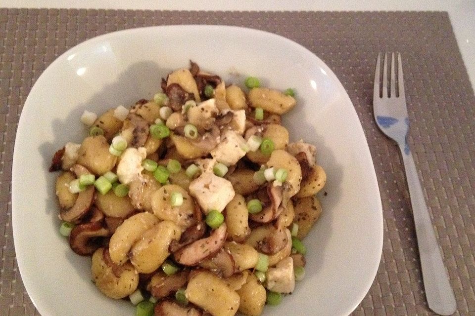 Gnocchi Pfanne mit Champignons und Feta