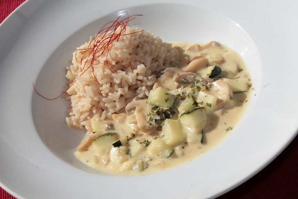 Vollkornreis mit Zucchini-Campignon-Sahne-Senf-Sauce