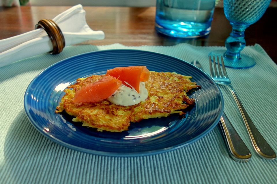 Kartoffelrösti mit Lachs und Dilldip