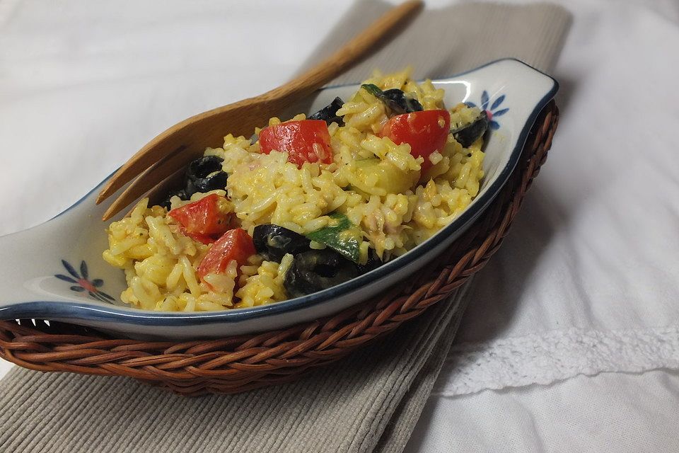 Reissalat mit Gemüse und Thunfisch