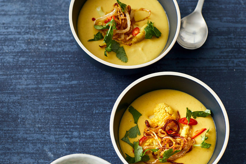 Blumenkohlsuppe mit roten Linsen und Kokosmilch