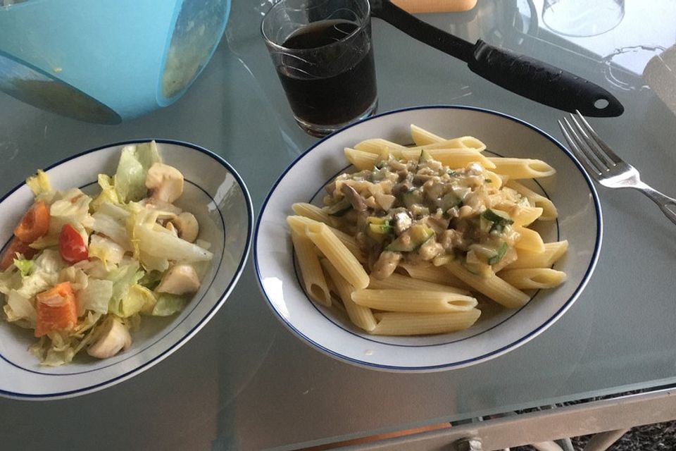 Pasta mit Zucchini-Champignon-Frischkäse-Soße