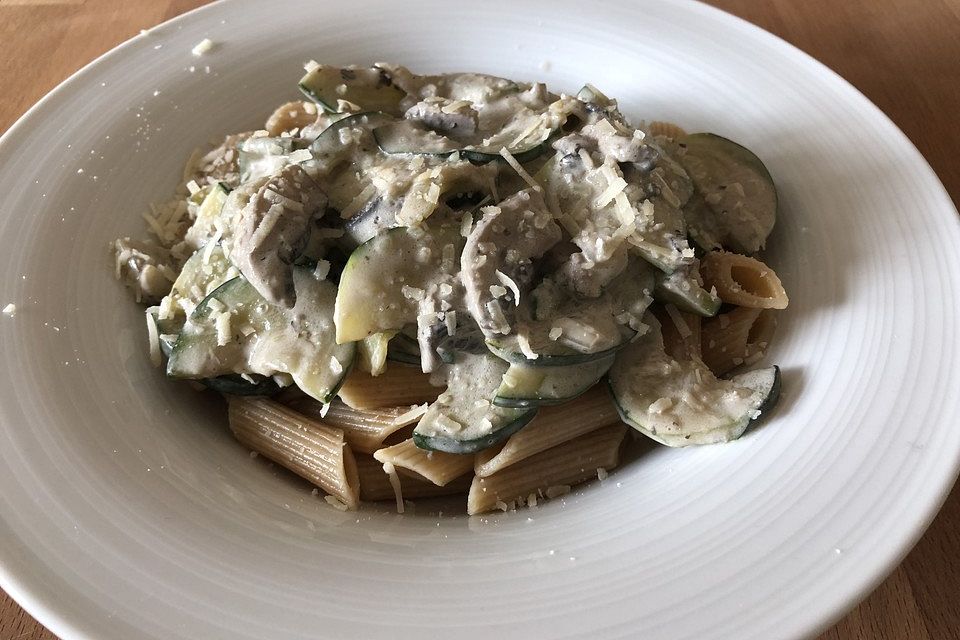 Pasta mit Zucchini-Champignon-Frischkäse-Soße