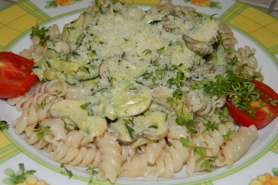 Pasta mit Zucchini-Champignon-Frischkäse-Soße