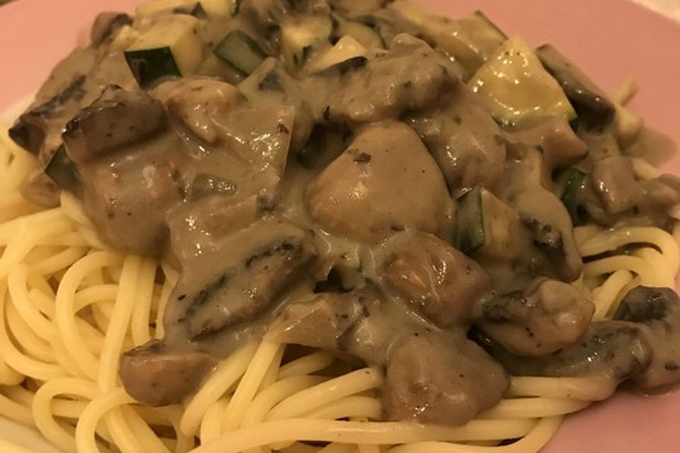 Pasta mit Zucchini-Champignon-Frischkäse-Soße