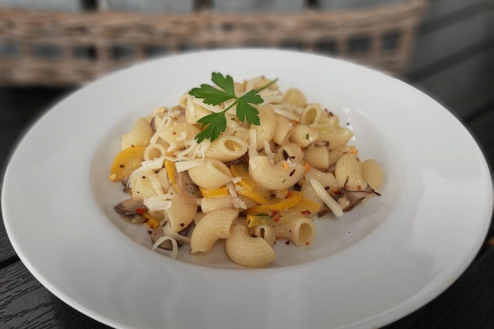 Pasta mit Zucchini-Champignon-Frischkäse-Soße