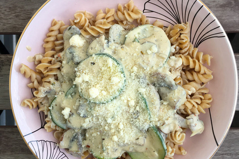 Pasta mit Zucchini-Champignon-Frischkäse-Soße