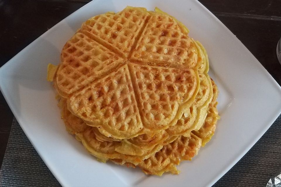 Herzhafte Waffeln mit Kartoffeln und Kürbis