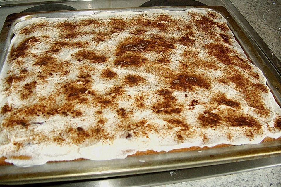 Tassenkuchen mit Kirschen