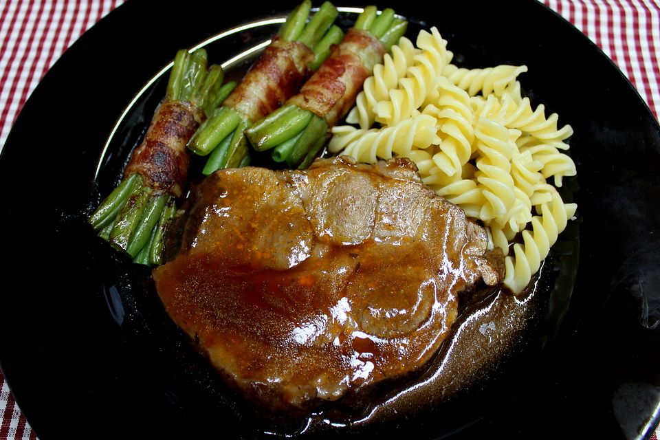 Schweinenackenbraten in Rotweinsauce