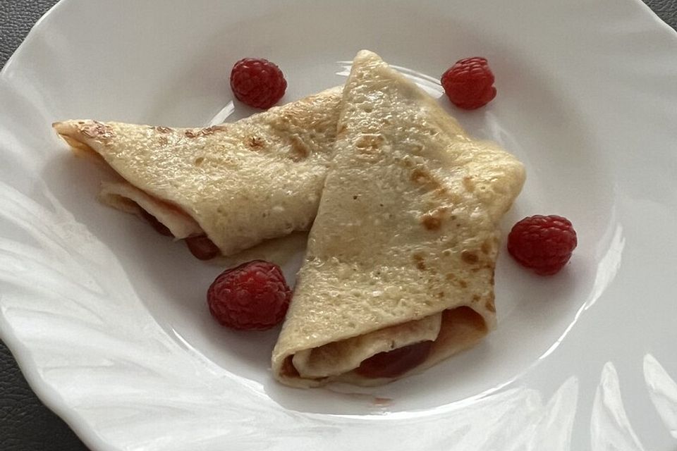 Crepes avec confiture de fraise