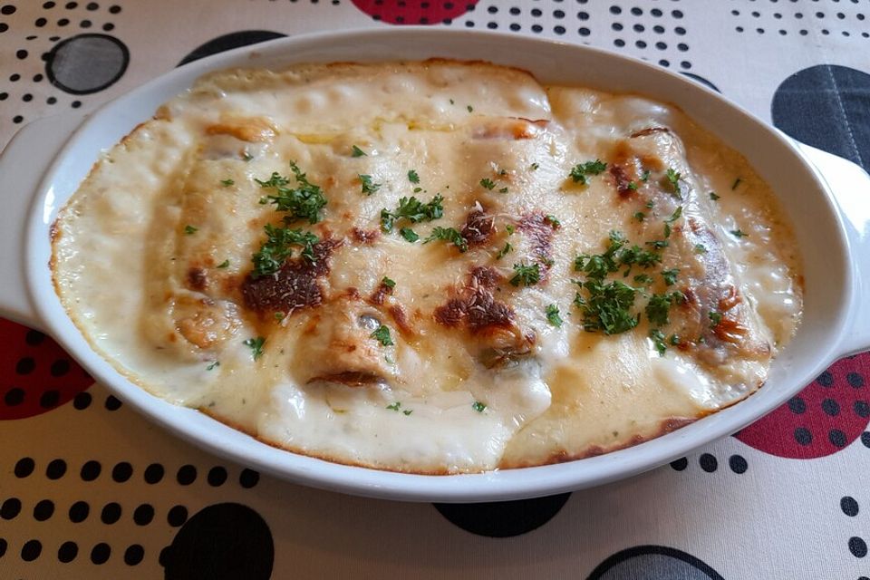 Überbackener Porree mit Schinken in Zwei-Käse-Sauce