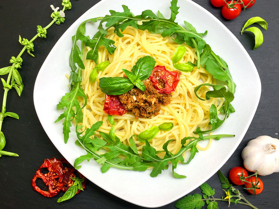 Spaghetti mit &amp;quot;fleischigem&amp;quot; Pesto und Rucola von Kasuomi| Chefkoch