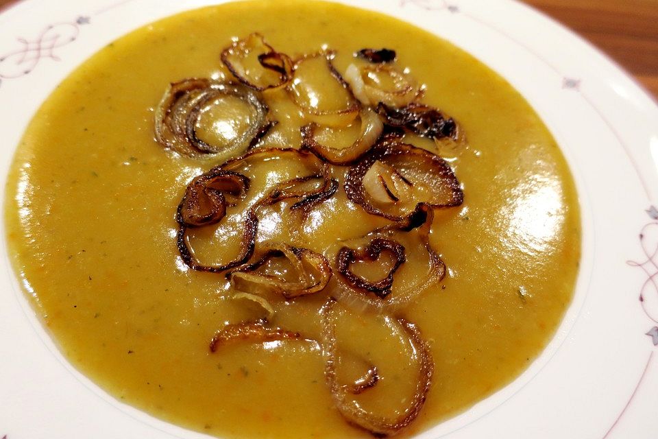 Kartoffelcremesuppe mit gebratenen Zwiebelringen