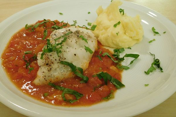 Fischfilet auf Tomaten-Zwiebel-Ragout von Matbabe | Chefkoch