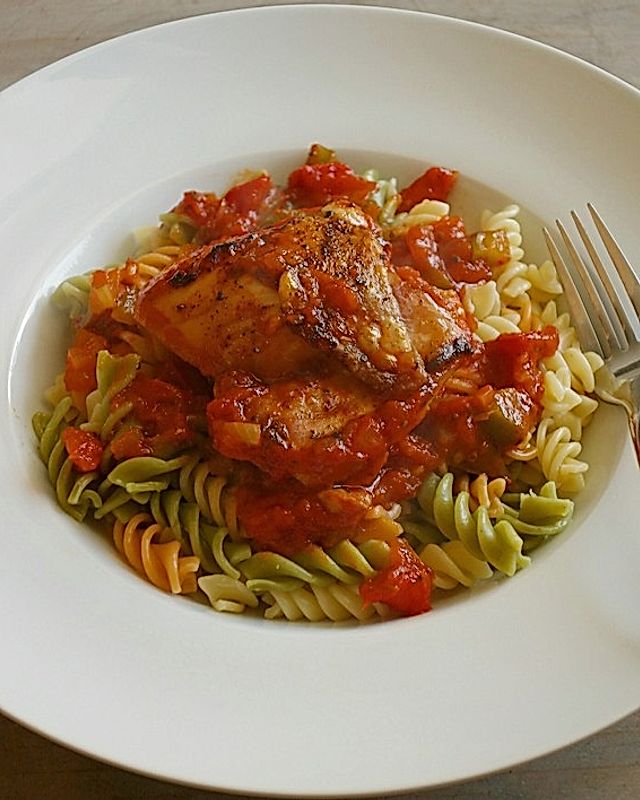 Pollo Fino auf Paprika-Tomaten-Sauce