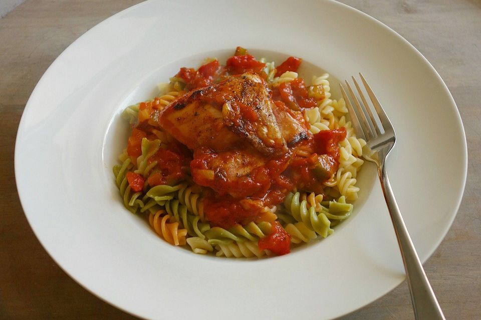 Pollo Fino auf Paprika-Tomaten-Sauce