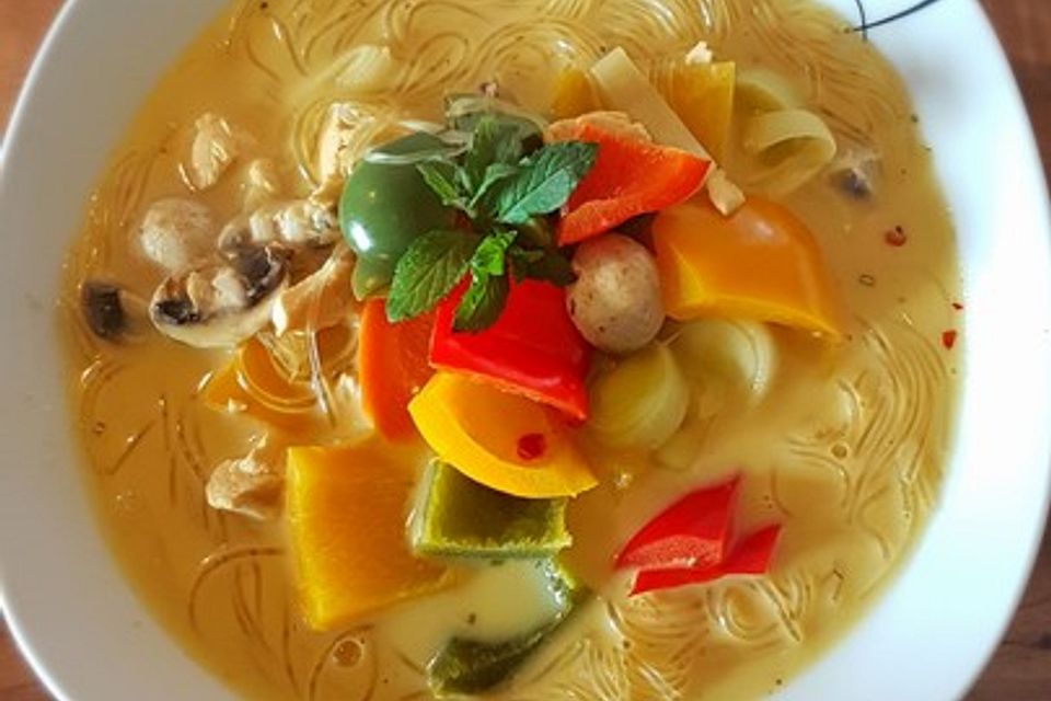 Kokos - Orangen - Ingwersuppe mit Huhn