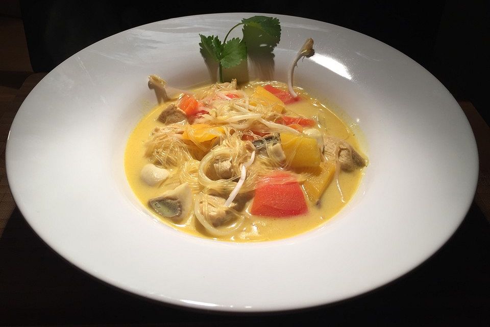 Kokos - Orangen - Ingwersuppe mit Huhn