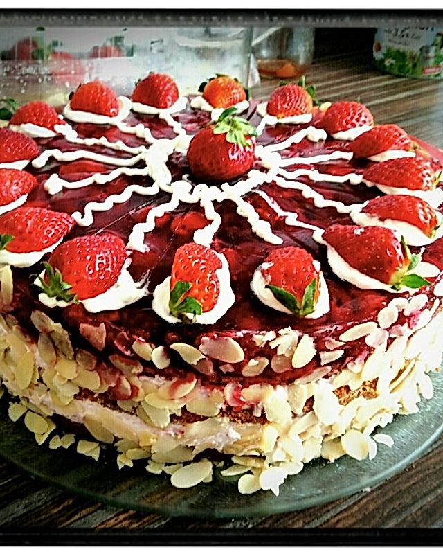 Himbeer-Erdbeer-Sahne Torte