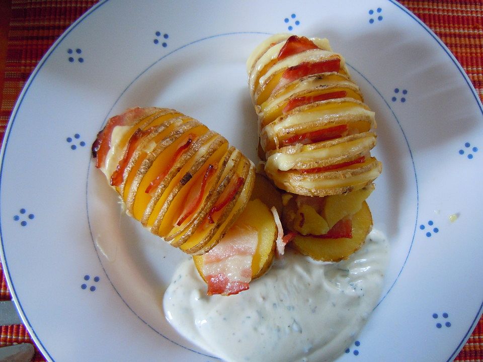 Gespickte Kartoffeln mit Kräuterdip von Tetrissi| Chefkoch