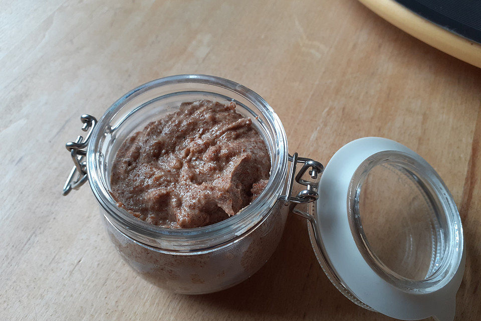 Veganer Brotaufstrich aus Teff-Flocken und Erdnussbutter