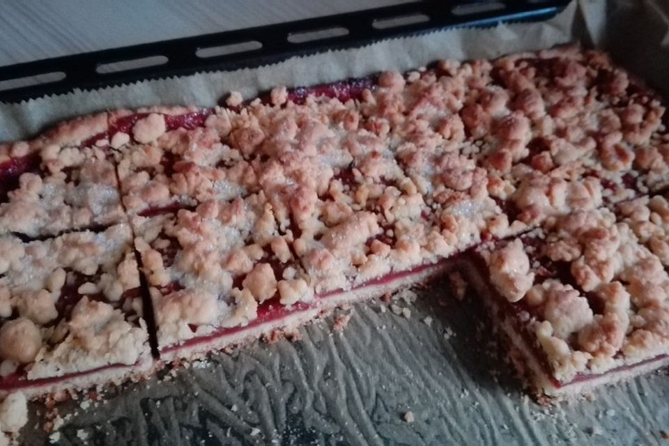 Quittenmus-Blechkuchen mit Streusel