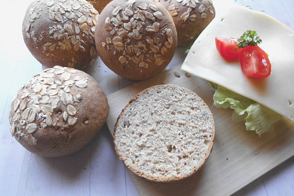 Knusprige Dinkelbrötchen mit Sonnenblumenkernen von fritjhof | Chefkoch