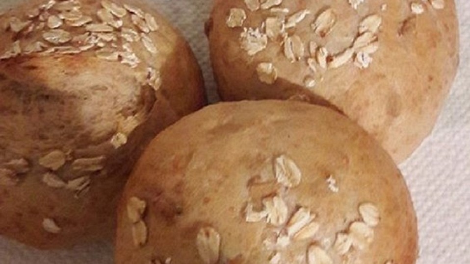 Knusprige Dinkelbrötchen mit Sonnenblumenkernen von fritjhof Knusprige Dinkelbrötchen mit Sonnenblumenkernen von fritjhof