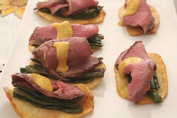 Roastbeef mit Bratkartoffeln, grünen Bohnen und  Sauce Béarnaise