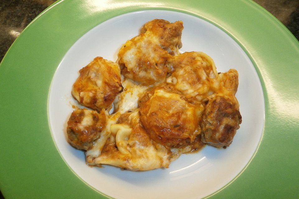 Tortellini mit Fleischbällchen in Tomaten-Sahne-Sauce mit Mozzarella