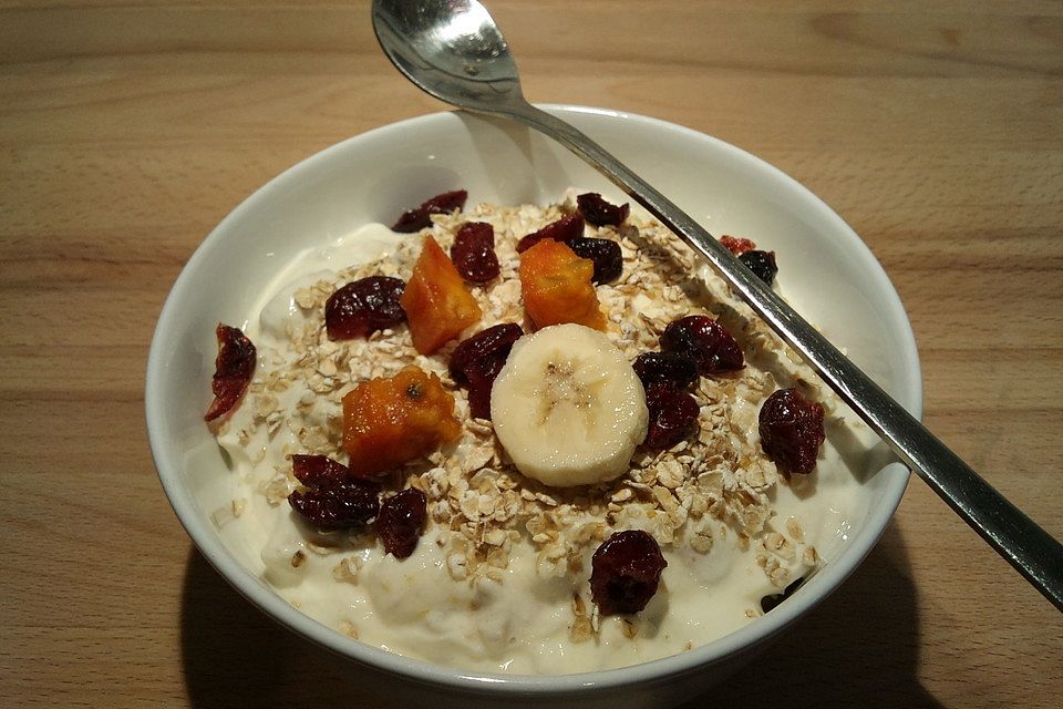 Kaktusfeige-Bananen-Quark mit Flocken-Topping