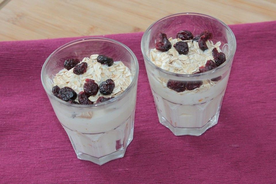 Kaktusfeige-Bananen-Quark mit Flocken-Topping