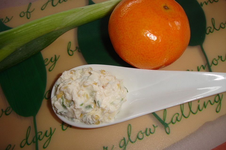 Frischkäse mit Clementine und Lauchzwiebel