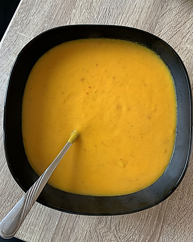 Leichte Curry-Kürbis-Suppe