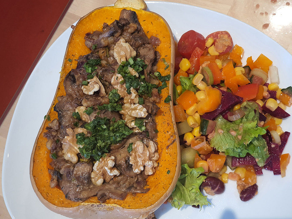 Butternut-Kürbis mit Champignon-Walnuss-Füllung von Möhrchen27 | Chefkoch