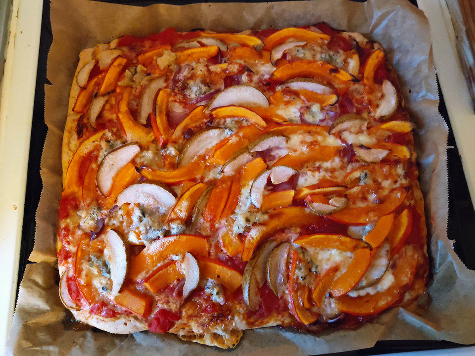 Vegetarische Kurbis Pizza Mit Pinienkernen Und Gorgonzola Von Kathy2602 Chefkoch
