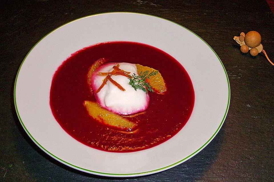 Rote - Bete - Suppe mit Orangen und Milchschaum