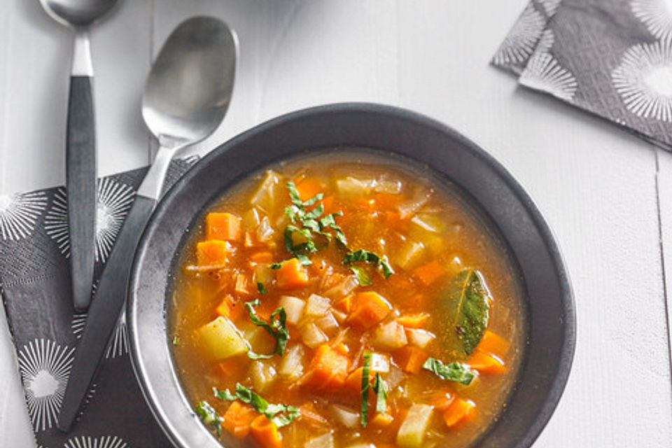 Karotten-Kohlrabi-Kartoffelsuppe mit Ingwer