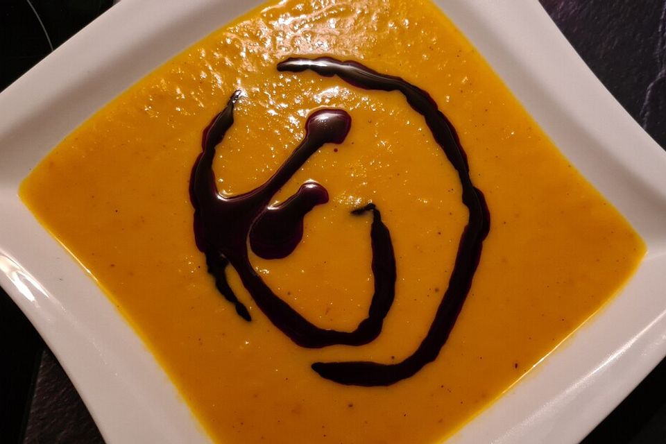 Kürbissuppe mit Orangensaft und Ingwer