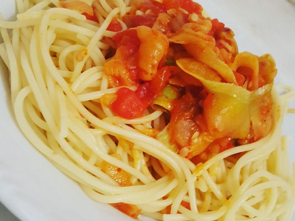 Spaghetti mit Zucchini-Tomaten-Sauce von miss_zelin | Chefkoch