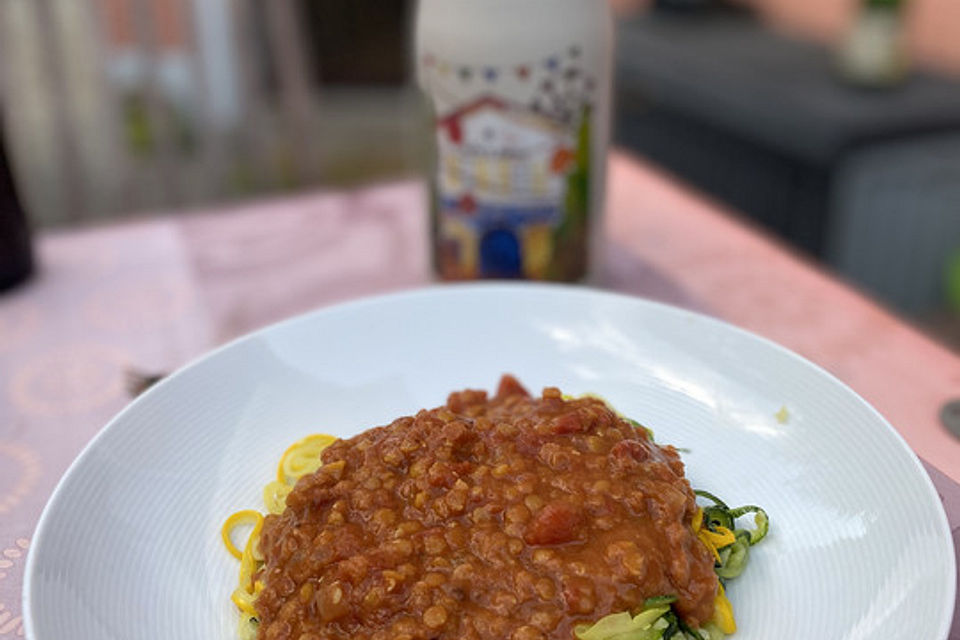 Linsenbolognese mit Zucchininudeln