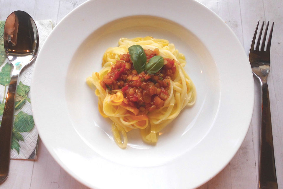 Linsenbolognese mit Zucchininudeln