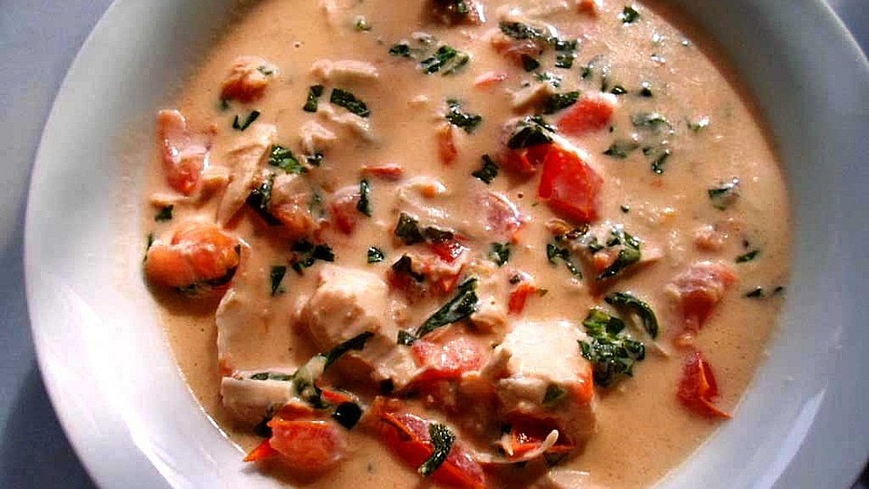 Tomatensuppe mit Basilikum-Crème fraîche von hobbykoechin