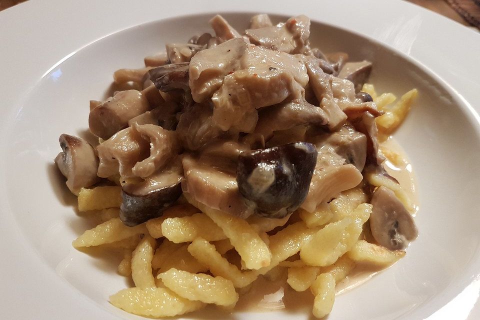 Spätzle mit verschiedenen Pilzen nach Saison