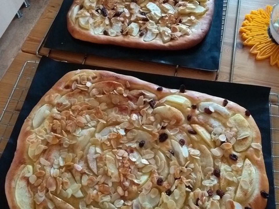 Apfel-Hefekuchen mit Kokos und Mohn von AgataS| Chefkoch