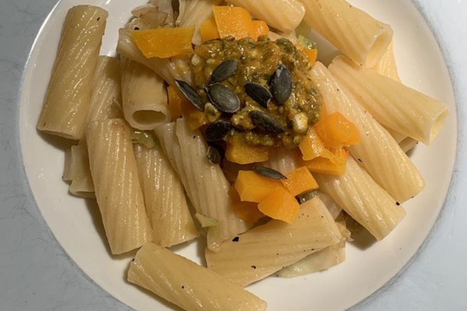 Herbstliche Penne mit Kürbis