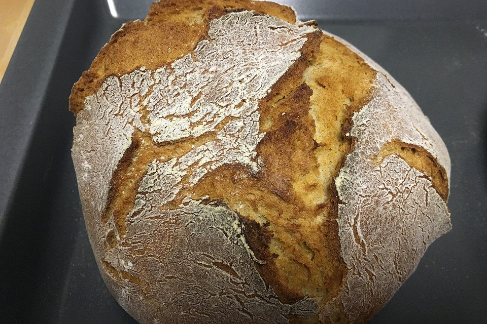 Rustikales Hausbrot